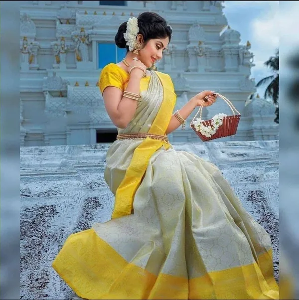 Yellow_Embellished_Banarasi_Jacquard_Saree_(Yellow)